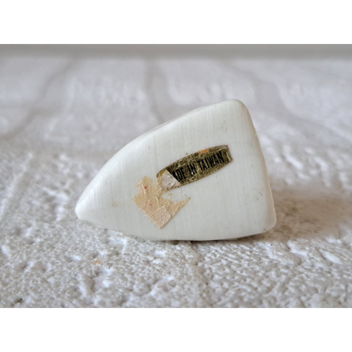 Miniatuur strijkbout van porselein, 3.5x2.5x2.5cm - strijkbouten