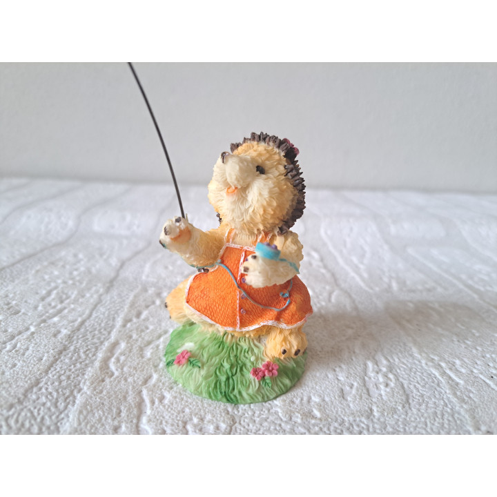 Egel met vlieger, kunsthars 5x5x22cm - egels