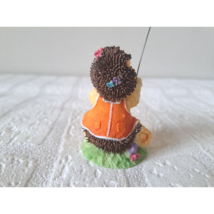Egel met vlieger, kunsthars 5x5x22cm - egels