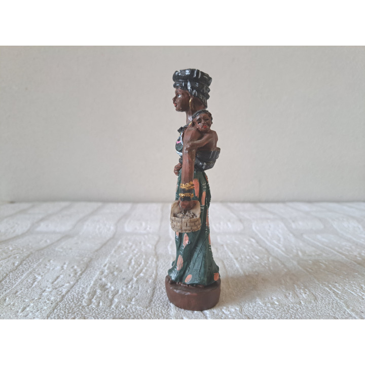 Afrikaanse vrouw met een baby, kunsthars 5.5x3.5x14cm - beeldjes