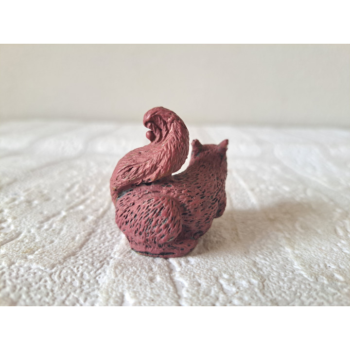 Eekhoorn met nootje, kunsthars 4.5x3x4.5cm - beeldjes