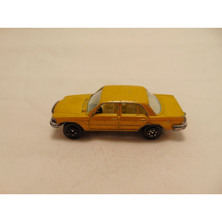 Mercedes 450 SEL 1:64 Yat ming goudkleurig