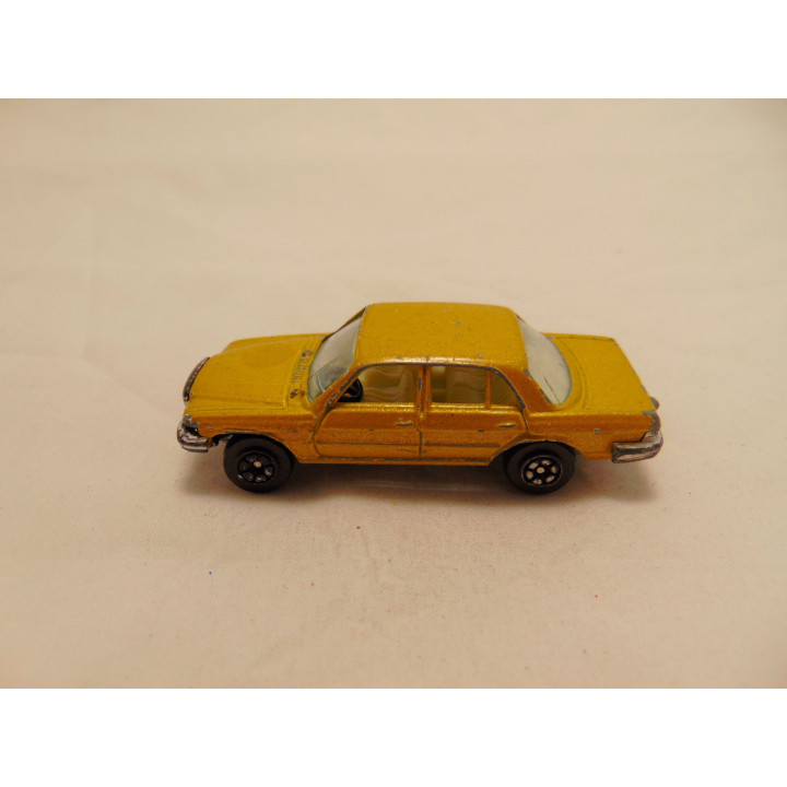 Mercedes 450 SEL 1:64 Yat ming goudkleurig