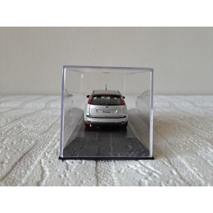 Ford Focus 2004 1:43 Minichamps 433087024 - modelauto