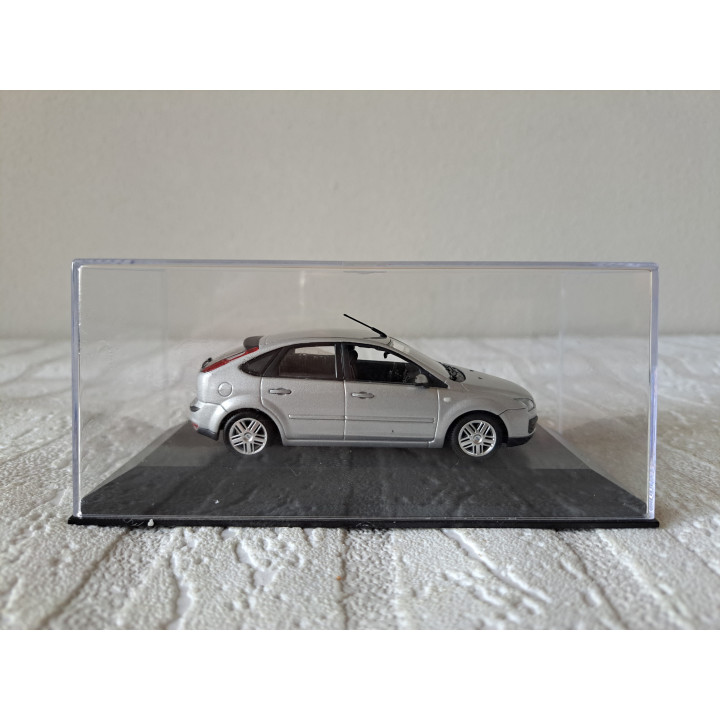 Ford Focus 2004 1:43 Minichamps 433087024 - modelauto