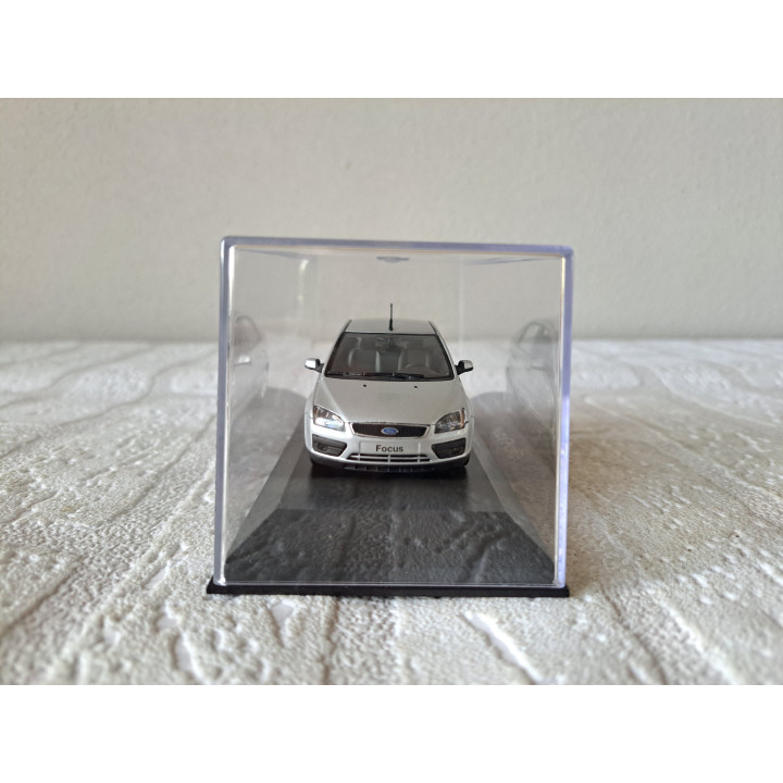 Ford Focus 2004 1:43 Minichamps 433087024 - modelauto