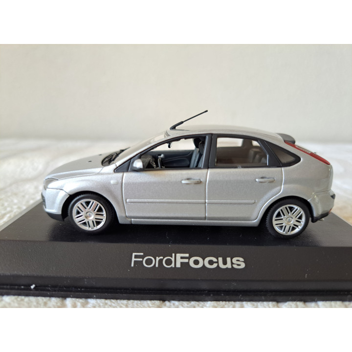 Ford Focus 2004 1:43 Minichamps 433087024 - modelauto