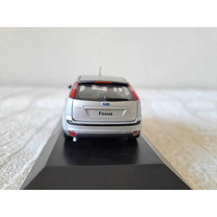 Ford Focus 2004 1:43 Minichamps 433087024 - modelauto