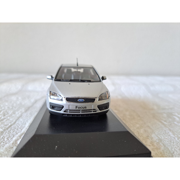 Ford Focus 2004 1:43 Minichamps 433087024 - modelauto