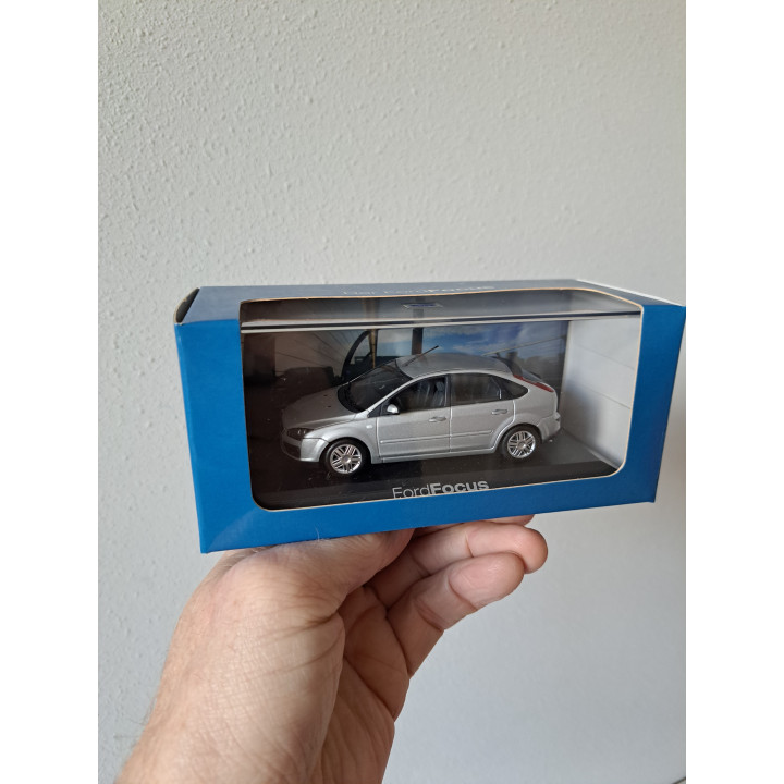 Ford Focus 2004 1:43 Minichamps 433087024