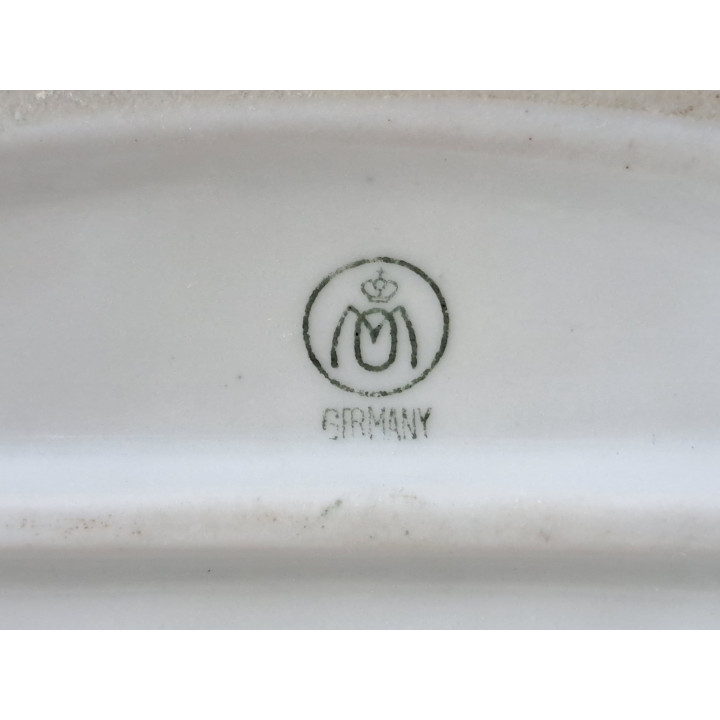 Jongen met accordeon Metzler & Ortloff porselein 12x6x15,5cm - beeldjes