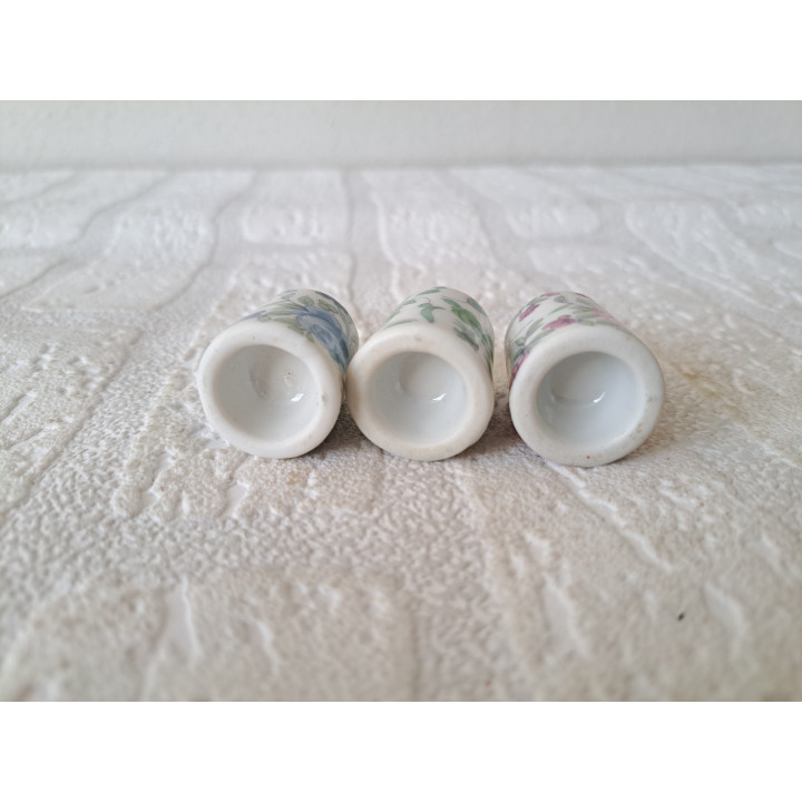 Mini kaarsenstandaard moet bloemen, porselein D2.5xH3cm -  kandeleren