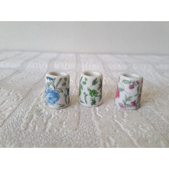 Mini kaarsenstandaard moet bloemen, porselein D2.5xH3cm -  kandeleren
