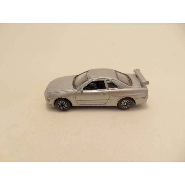 Nissan Skyline GT R 1:64 zilverkleurig