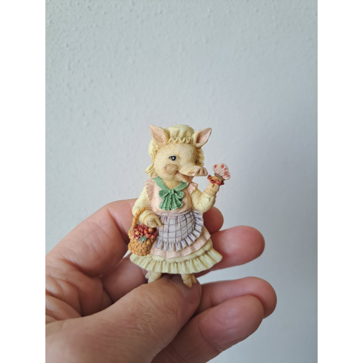 Varken met jurk keukenmagneet, kunsthars 4.5x1.5x7.5cm