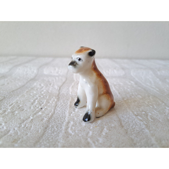 Hond beeldje, porselein 4x3x5cm - Verzamelobjecten