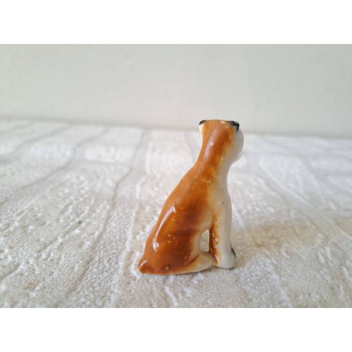 Hond beeldje, porselein 4x3x5cm - Verzamelobjecten