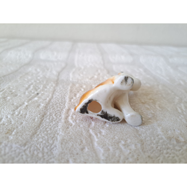 Hond beeldje, porselein 4x3x5cm - Verzamelobjecten