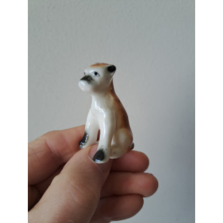 Hond beeldje, porselein 4x3x5cm