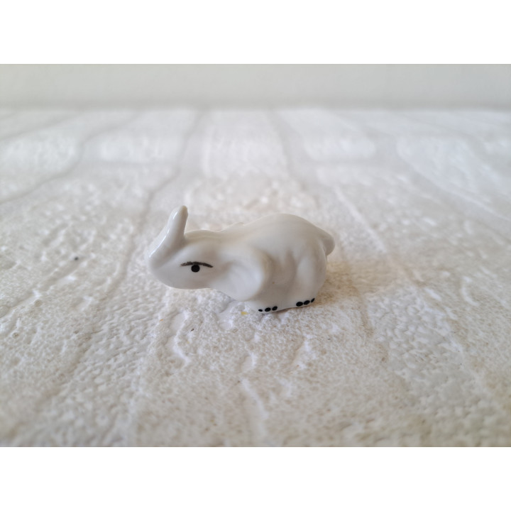 Mini olifant, porseleinen 4x1.5x2.5cm - Verzamelobjecten