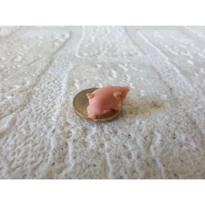 Varken van kunststof op een 1 Pfennig, D1.5xH1cm - dierfiguren