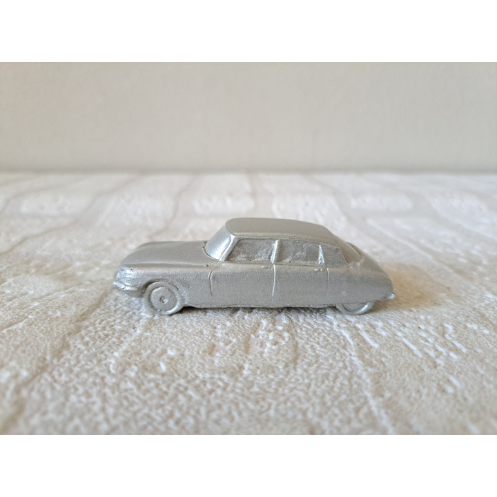 Citroen DS 21 gietmodel, keramiek 8x3x2.5cm - handgemaakt