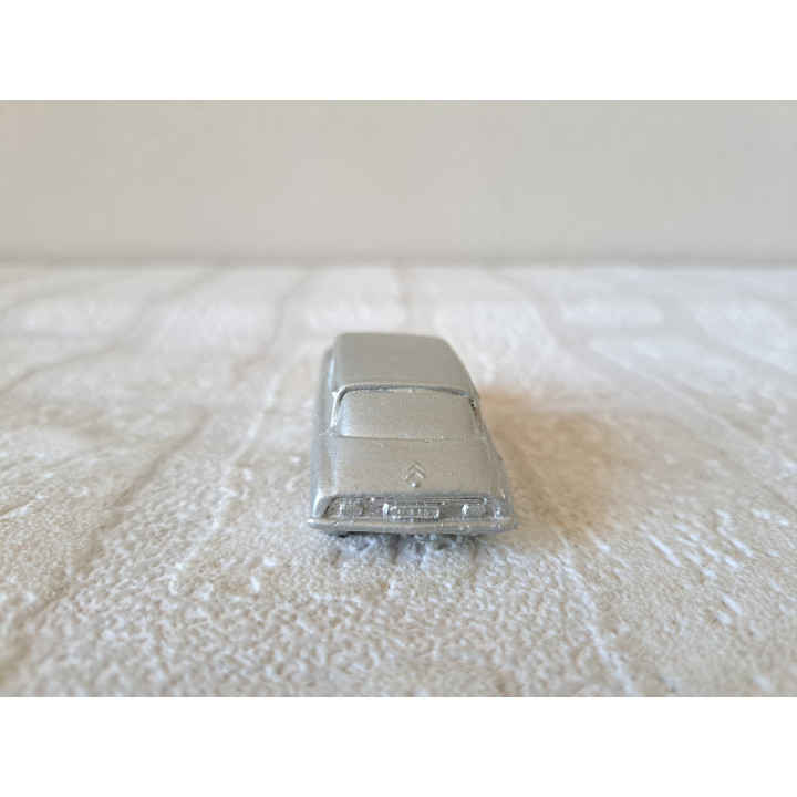 Citroen DS 21 gietmodel, keramiek 8x3x2.5cm - handgemaakt