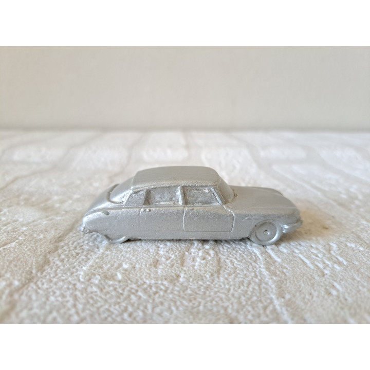 Citroen DS 21 gietmodel, keramiek 8x3x2.5cm - handgemaakt