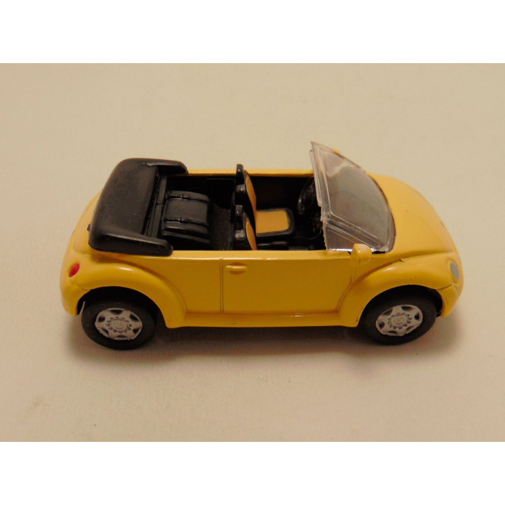 Volkswagen new beetle cabrio 1:43 Flevo toys geel
