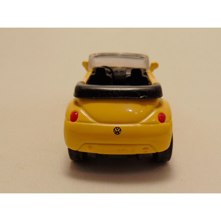 Volkswagen new beetle cabrio 1:43 Flevo toys geel