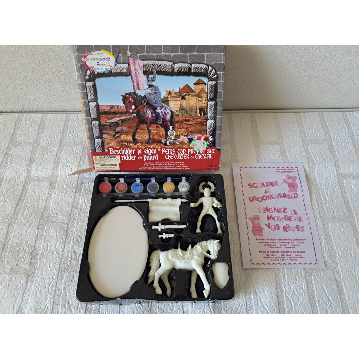 Beschilder je eigen ridder en paard, aardewerk 24.5x22x5.5cm