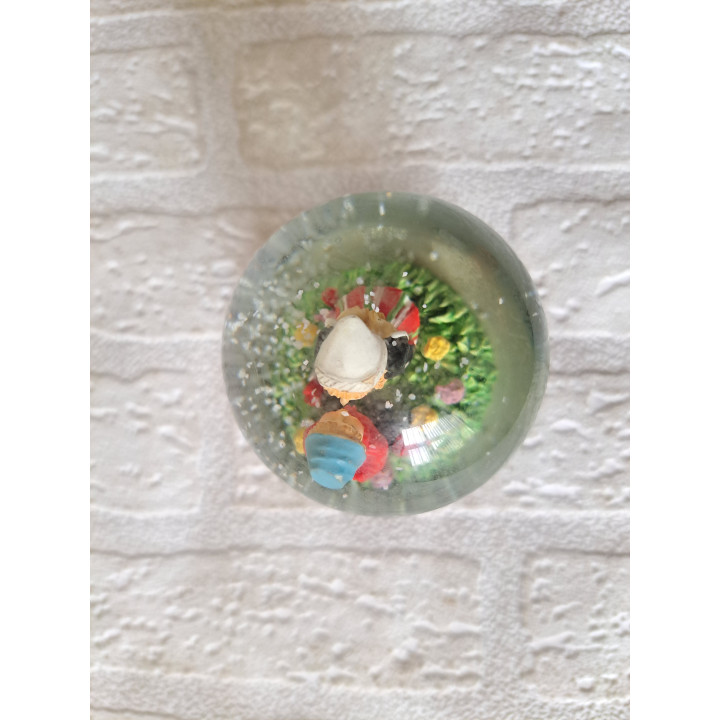 Sneeuwbol met Nederlandse boer en boerin, KEUKENHOF, D6xH9cm - dierfiguren