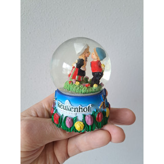Sneeuwbol met Nederlandse boer en boerin, glas D6xH9cm
