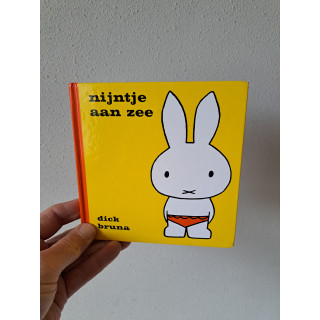 Lees boekje Nijntje aan zee, Dick Bruna, 9789073991347