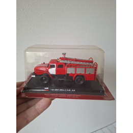 Ural 2, 0-40 4x4 Brandweerwagen 2004 - Schaal 1:64 Del Prado