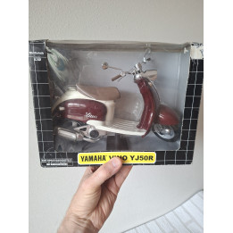 Yamaha Vino YJ50R Retro Scooter Model (1:6) - Newray