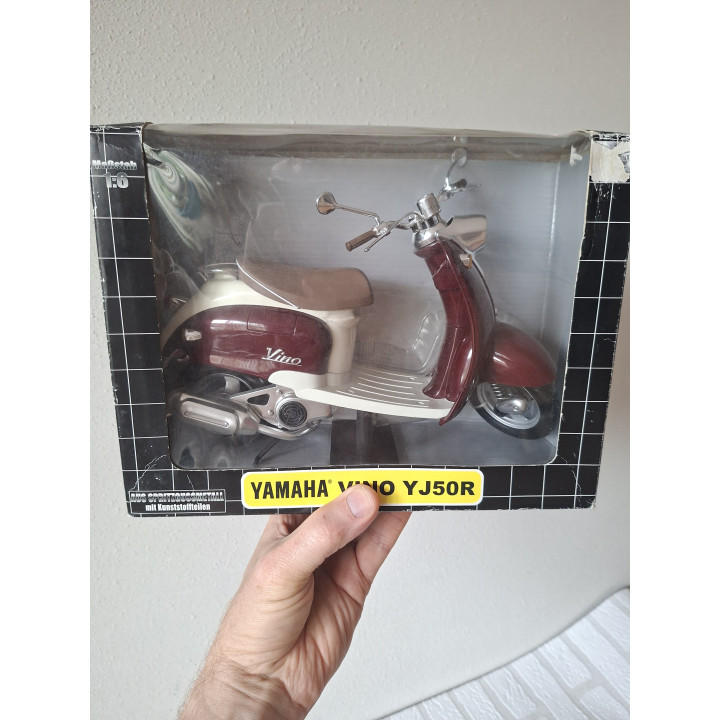 Yamaha Vino YJ50R Retro Scooter Model (1:6) - Newray
