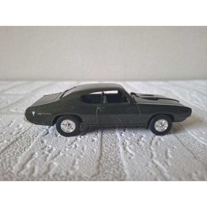 ERTL Pontiac GTO 1968 American Muscle Modelauto 1:43
