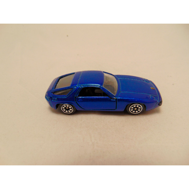 Porsche 928 1:64 Welly 110 blauw
