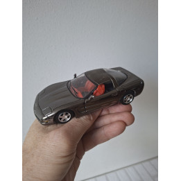 NewRay Chevrolet Corvette C5 Coupé met Openslaande Deuren & Pull-Back (1:32)