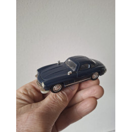 Solido 4502 Mercedes-Benz 300 SL Gullwing 1954 - Donkerblauw (1:43)