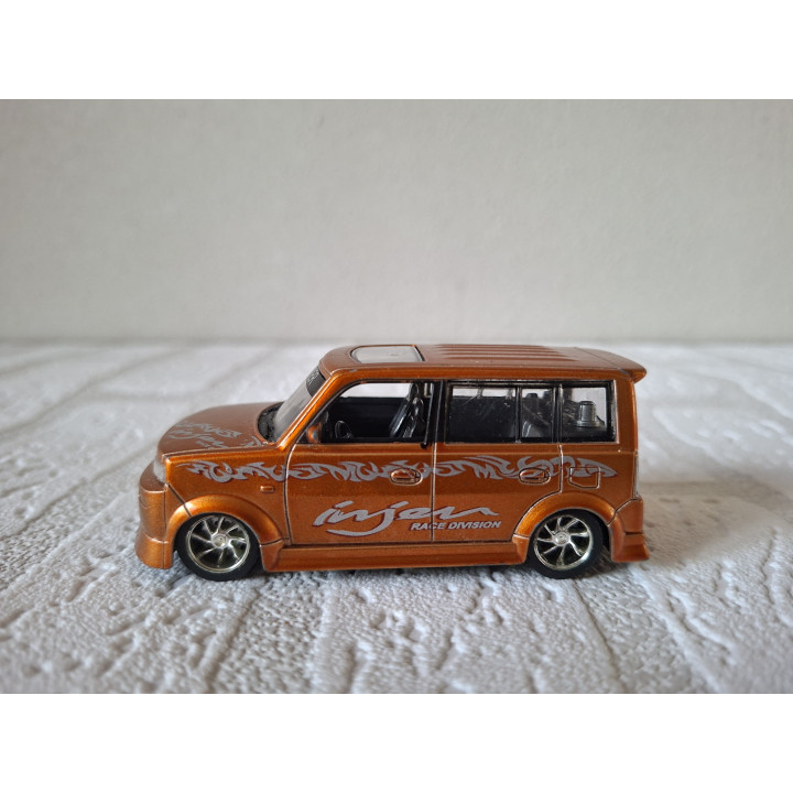 Toyota bB Scion xB Kicker 1:43 RMZ City Oranje