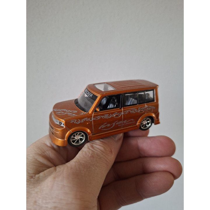 RMZ City Toyota bB Scion xB Kicker Tuning Modelauto - Oranje Metallic (1:43)