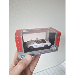 MGB Cabrio Roadster met Openslaande Deuren - Wit (1:43) - Cararama Hongwell