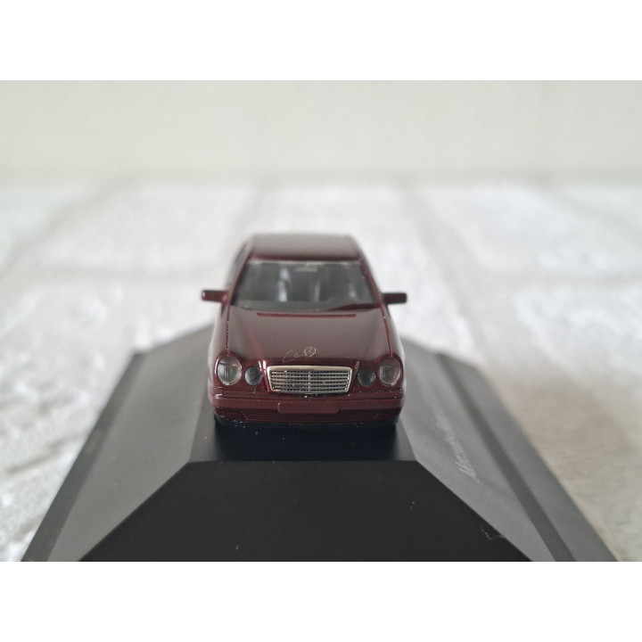 Herpa Mercedes-Benz E 320 Avantgarde 1:87 B66005624 Kopen