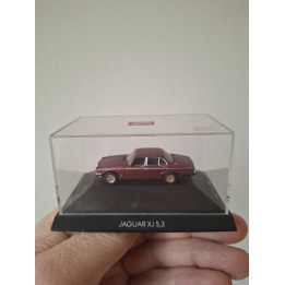 Jaguar XJ 5.3 1:87 in display doosje - Herpa 30020 - bordeaux-rood metallic
