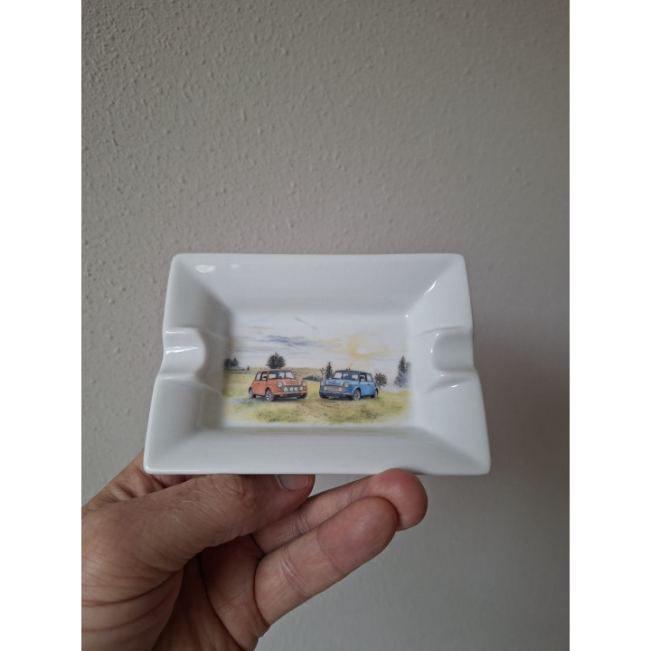 Asbak met Twee Klassieke Mini's | Porselein