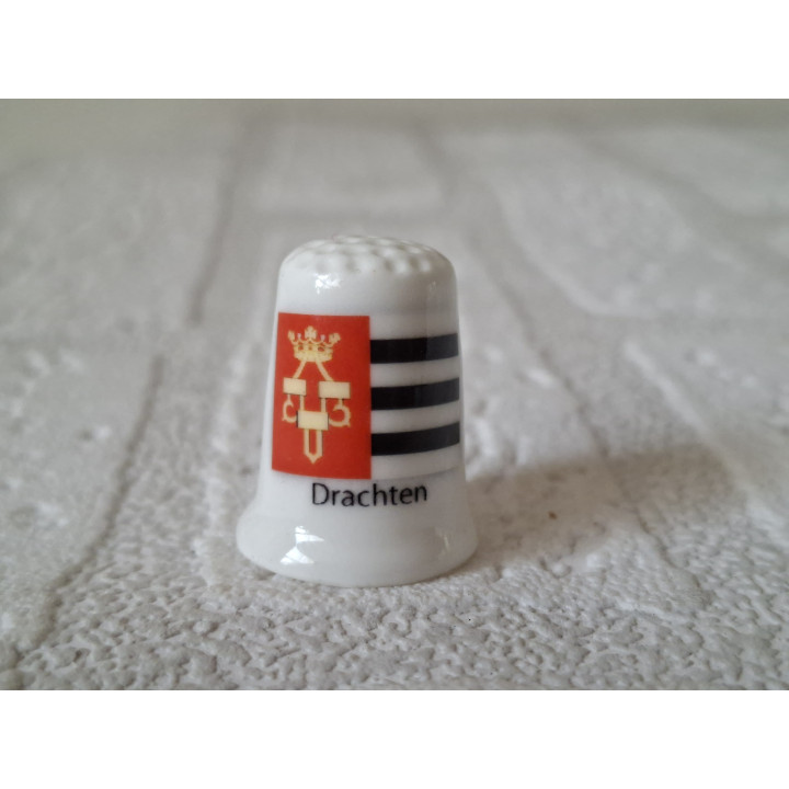 Vlag van Drachten Porselein Vingerhoedje Verzamelobject