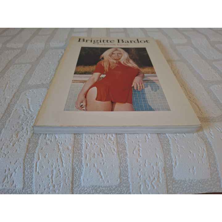 Brigitte Bardot Photo Book: Een levende legende (1984) - No poster