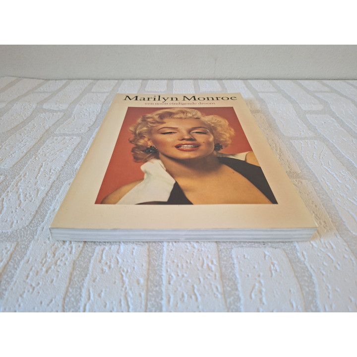 Fotoboek Marilyn Monroe: Een nooit eindigende droom - Zonder poster